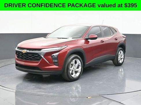 Used 2024 Chevrolet Trax LS w/ LS Convenience Package image 4