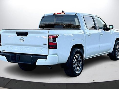 Used 2024 Nissan Frontier SL w/ Technology Package image 8