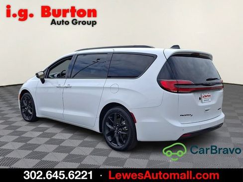 Used 2025 Chrysler Pacifica Limited FWD image 4
