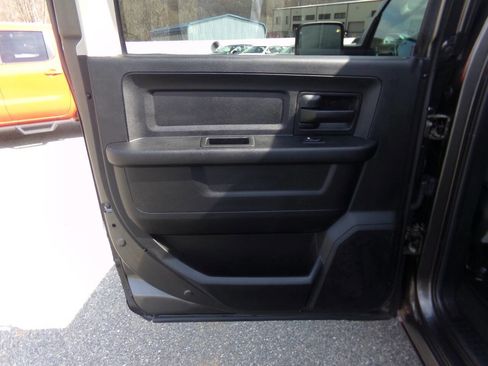 Used 2018 RAM 1500 Express AWD/4WD image 31