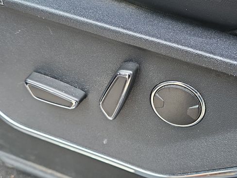 Certified 2022 Ford F150 Platinum w/ Equipment Group 701A High image 13