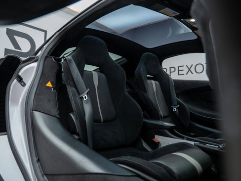 Used 2017 McLaren 570S image 23