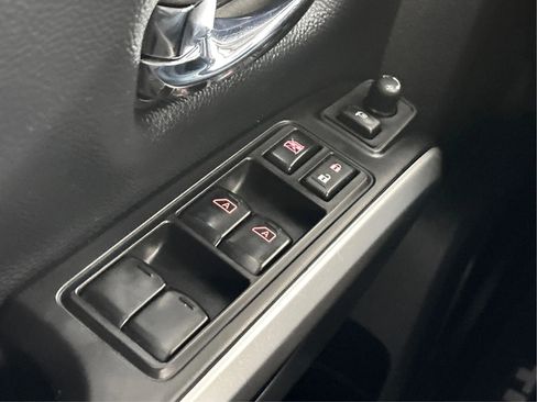 Used 2017 Nissan Titan SL AWD/4WD image 42