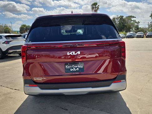 New 2026 Kia Carnival FWD image 7