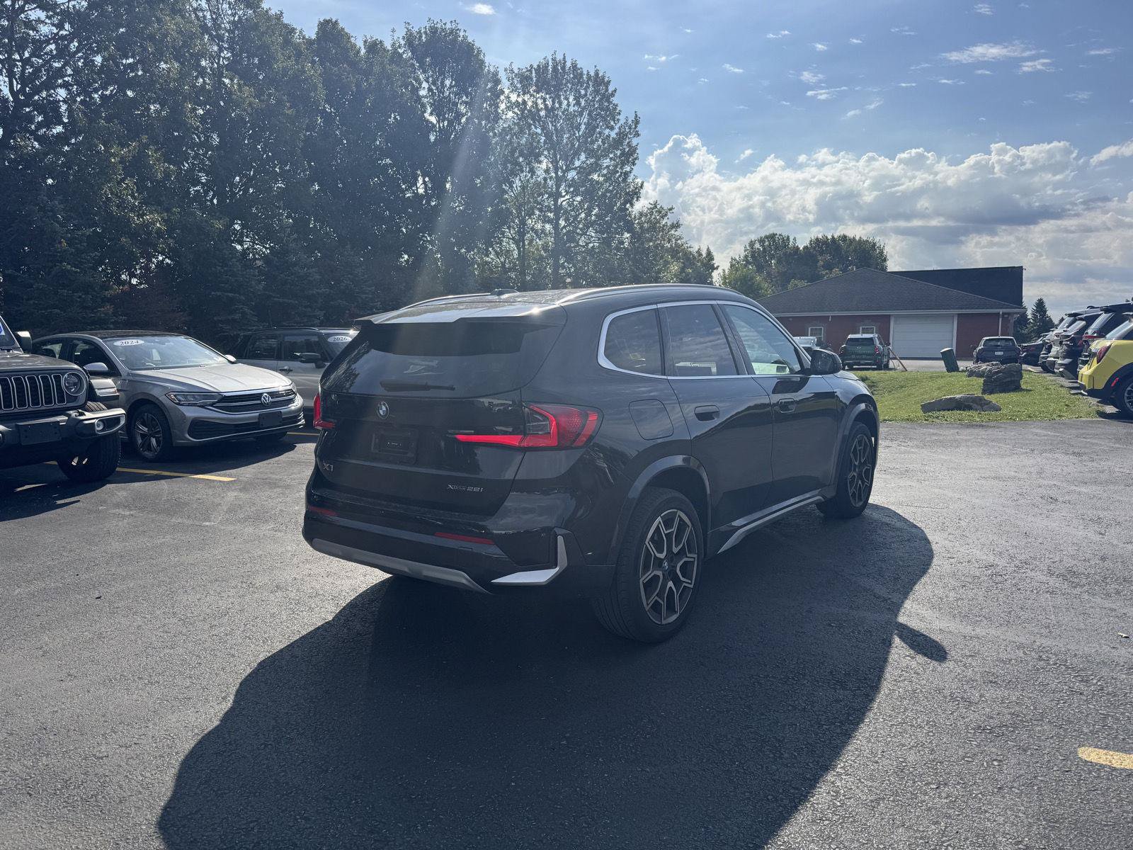 Used 2025 BMW X1 xDrive28i w/ Convenience Package AWD/4WD image 3