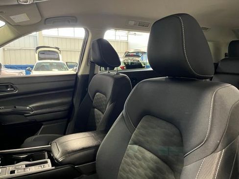 Used 2024 Nissan Pathfinder SV FWD image 24