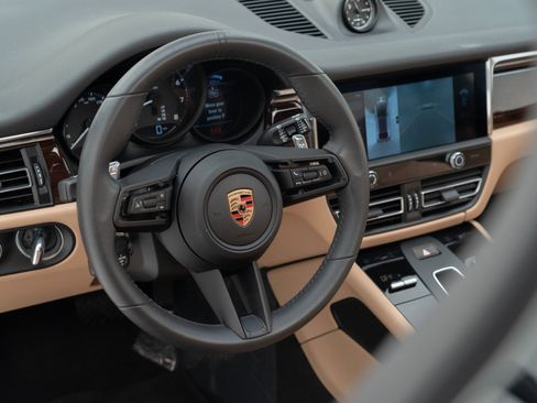 Used 2025 Porsche Macan image 20