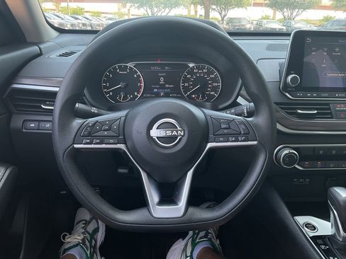Used 2025 Nissan Altima 2.5 SV FWD image 27