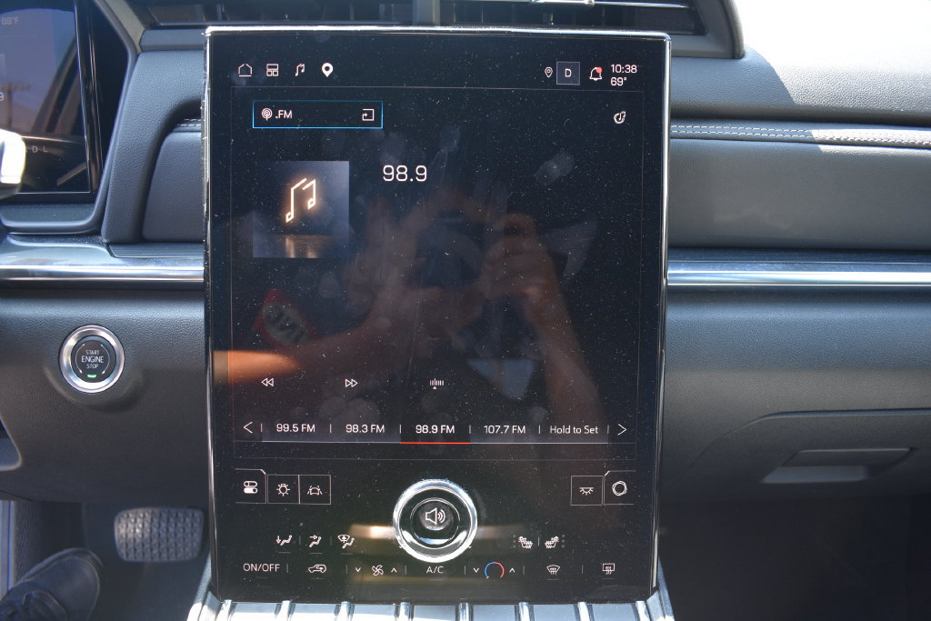 Used 2025 GMC Terrain Elevation AWD/4WD image 15