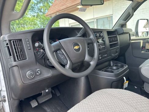New 2025 Chevrolet Express 3500 Work Van w/ Power Convenience Package image 18