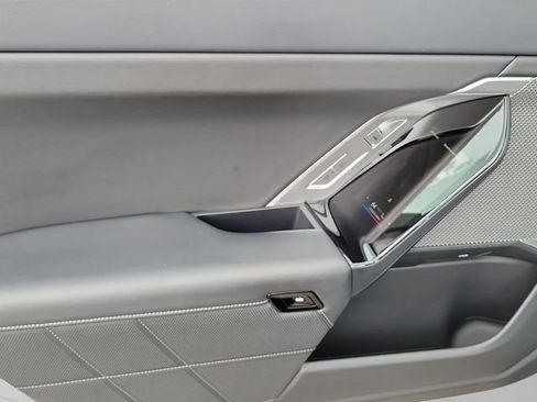 Used 2025 BMW 740i RWD image 18