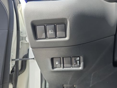 Used 2020 Toyota C-HR XLE image 25