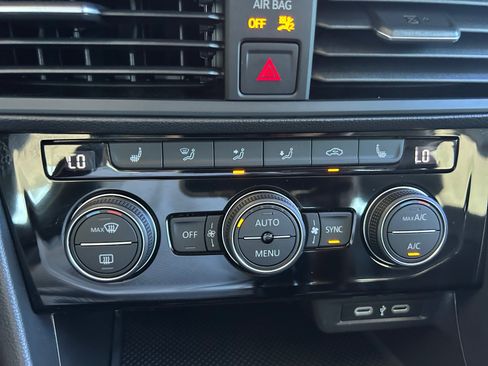 Used 2023 Volkswagen Jetta SE w/ Panoramic Sunroof Package FWD image 16