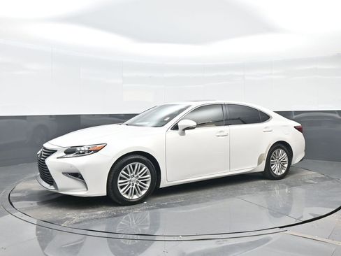 Used 2016 Lexus ES 350 w/ Premium Package w/Wood Trim image 2