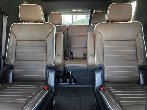 Used 2025 GMC Yukon Denali Ultimate AWD/4WD image 12