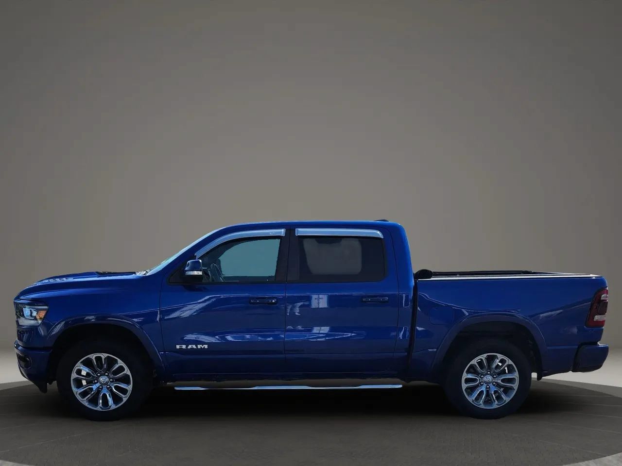 Used 2019 RAM 1500 Laramie w/ Sport Appearance Package AWD/4WD image 2