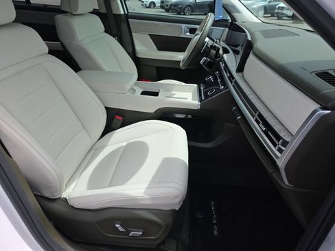 Certified 2025 Hyundai Santa Fe Calligraphy FWD image 39