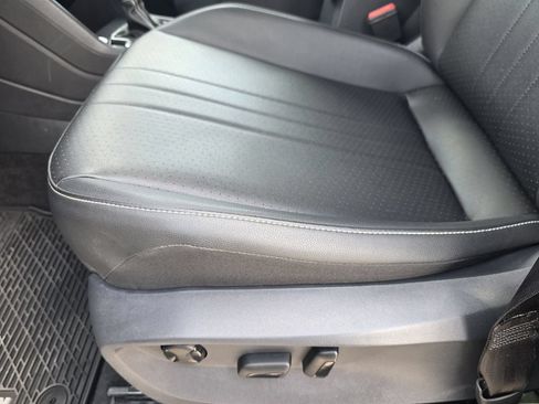 Used 2024 Volkswagen Tiguan SE R-Line FWD image 21