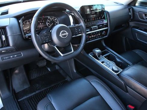 Used 2023 Nissan Pathfinder SL w/ Black Appearance Package image 9