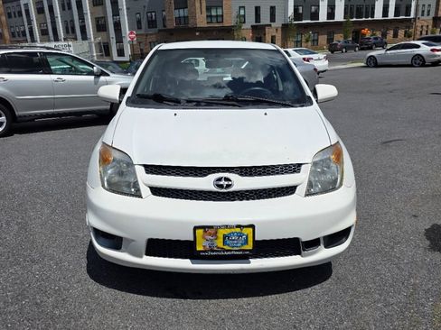 Used 2006 Scion xA FWD image 2