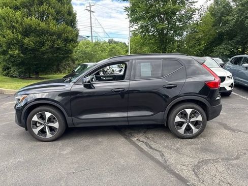 Used 2023 Volvo XC40 B5 Plus w/ Driver Assist Package AWD/4WD image 3