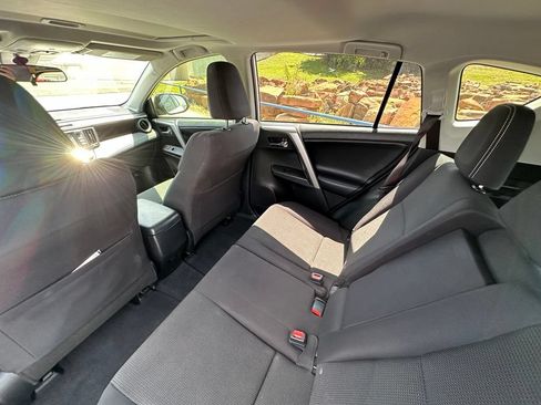 Used 2018 Toyota RAV4 XLE FWD image 20