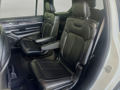 Used 2024 Jeep Grand Cherokee L Limited w/ Luxury Tech Group II image 24