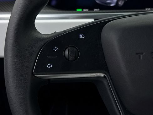 Used 2023 Tesla Model X Plaid image 25