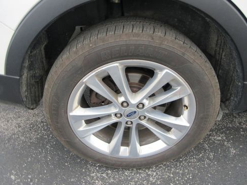 Used 2018 Ford Explorer Limited w/ Class II Trailer Tow Package image 9