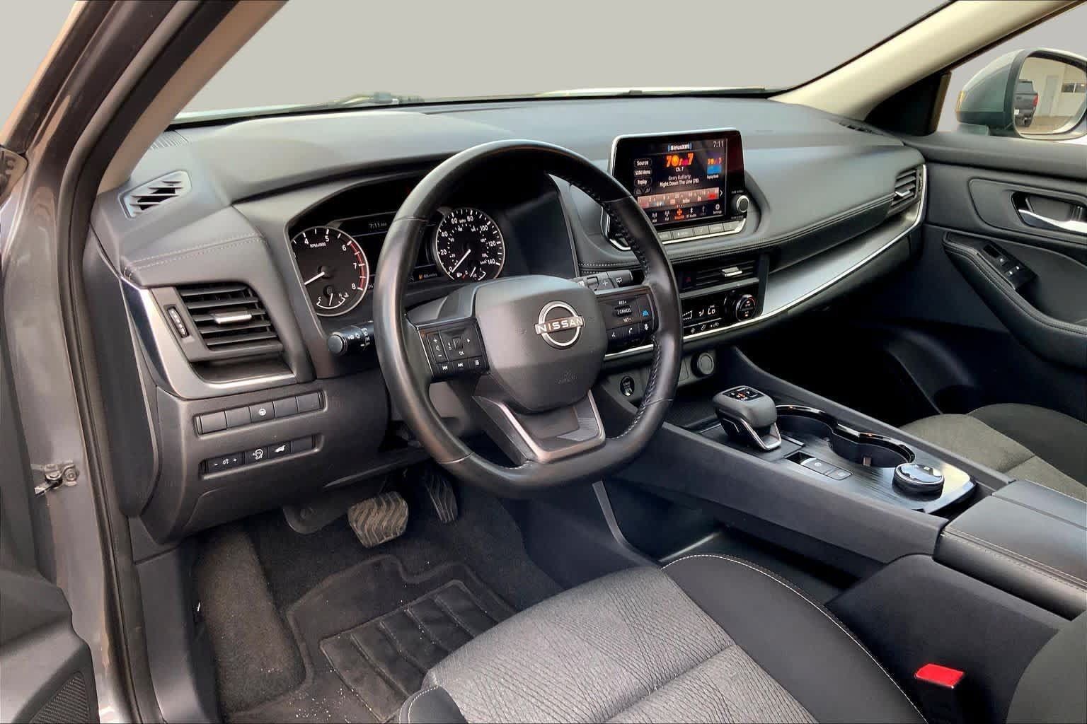 Used 2025 Nissan Rogue SV AWD/4WD image 17