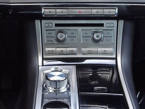Used 2011 Jaguar XF RWD image 14