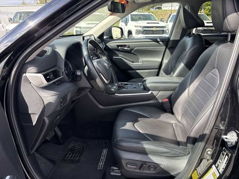 Used 2022 Toyota Highlander XLE AWD/4WD image 20