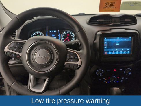 Used 2019 Jeep Renegade Latitude FWD image 18