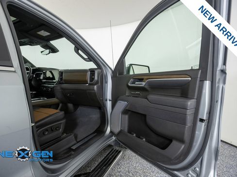Used 2025 Chevrolet Silverado 1500 High Country w/ Technology Package AWD/4WD image 42