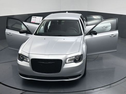 Used 2023 Chrysler 300 Touring w/ Sport Appearance Package RWD image 23