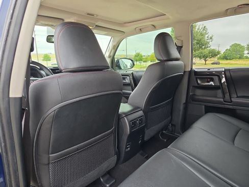 Used 2018 Toyota 4Runner TRD Off-Road Premium AWD/4WD image 17