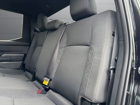 Certified 2024 Toyota Tacoma SR5 AWD/4WD image 18