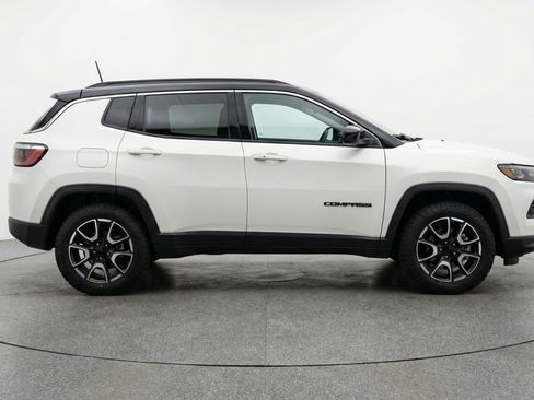 Used 2025 Jeep Compass Trailhawk AWD/4WD image 11