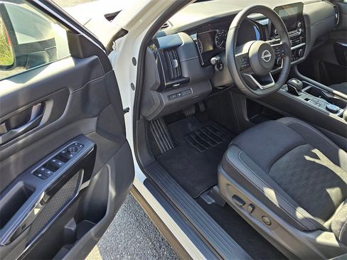 Certified 2024 Nissan Pathfinder SV image 16