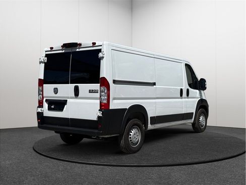 Used 2024 RAM ProMaster 2500 w/ Convenience Group FWD image 9