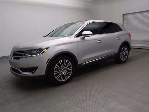 Used 2016 Lincoln MKX Reserve w/ Luxury Package FWD image 2