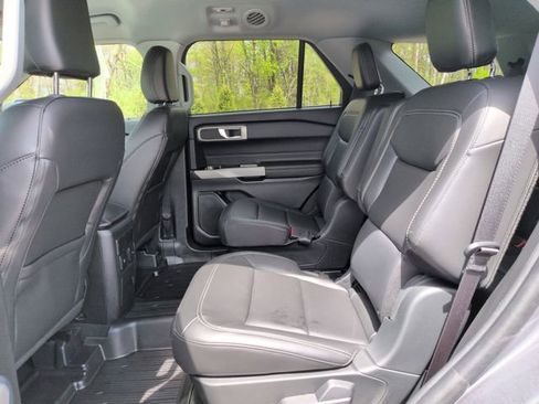 Used 2024 Ford Explorer XLT w/ Equipment Group 202A AWD/4WD image 31