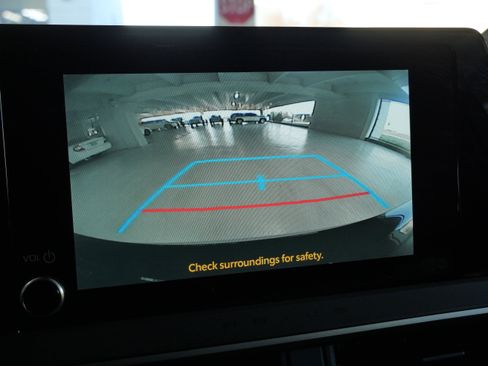 Certified 2025 Toyota Prius LE image 32