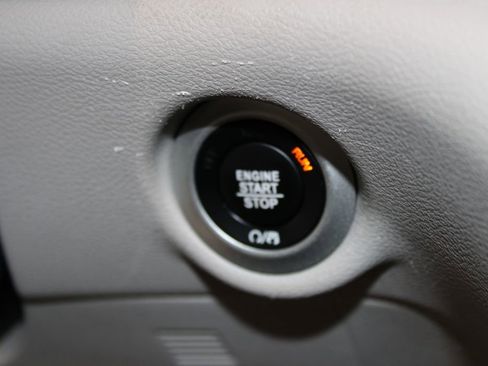 Used 2022 Chrysler Pacifica Touring-L FWD image 46