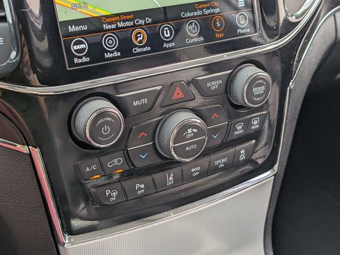 Used 2019 Jeep Grand Cherokee Summit w/ Platinum Series Group AWD/4WD image 18