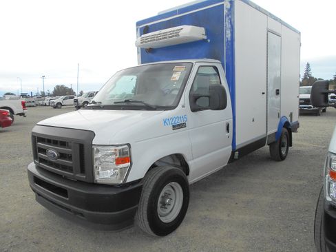 Used 2023 Ford E-350 and Econoline 350 Super Duty w/ Power Windows & Locks Group RWD image 1