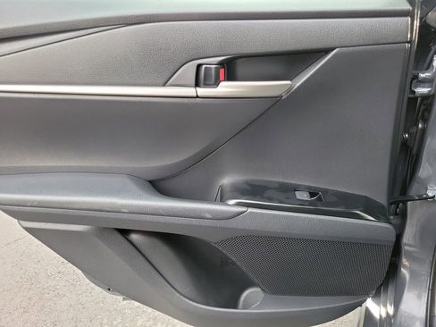 Used 2025 Toyota Camry SE image 15