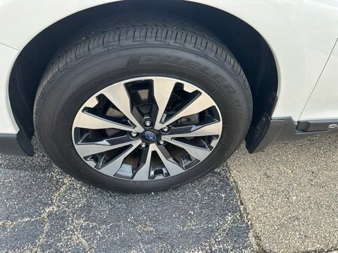 Used 2017 Subaru Outback 2.5i Limited AWD/4WD image 3