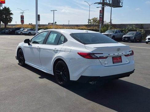 Used 2025 Toyota Camry SE FWD image 11