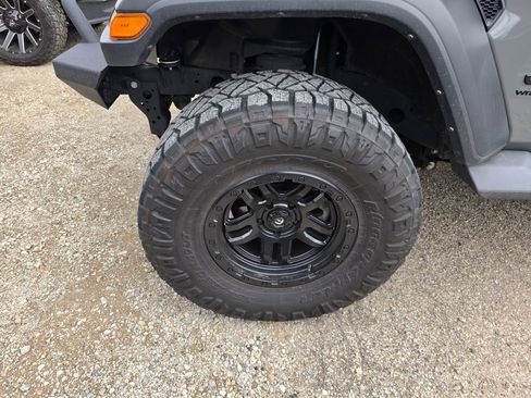 Used 2023 Jeep Wrangler Unlimited Sport AWD/4WD image 3